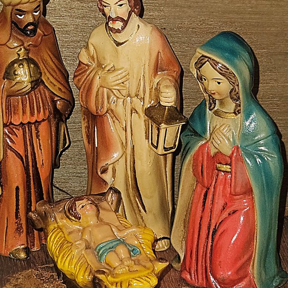 Vintage Nativity Scene with Stable and 12 Figurines ~ Made in Japan - Picture 2 of 10